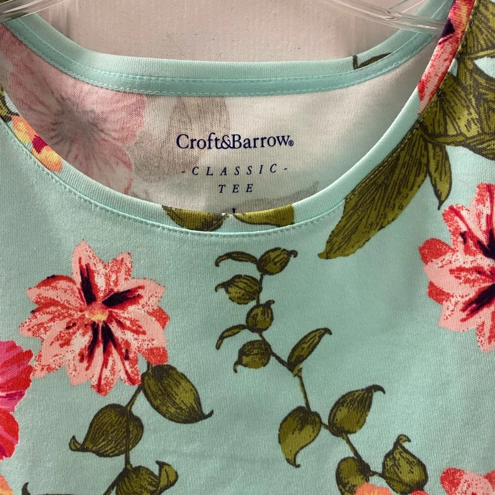 Croft and barrow blue Hawaiian shirt - Picture 2 of 3